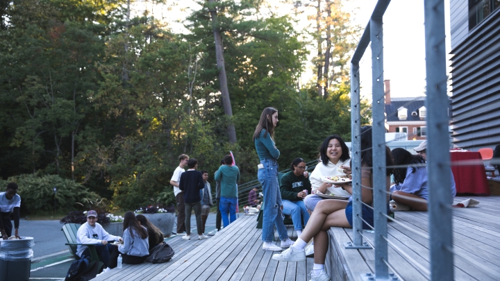 Allen House students having dinner together.