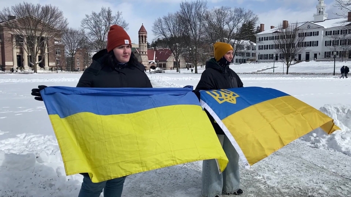 Ukrainian students holding flags on the Dartmouth Green