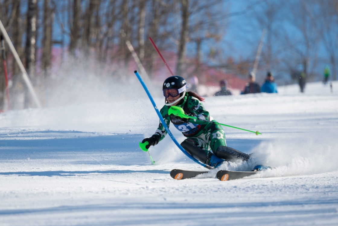 Woman skiing around a gate during a race