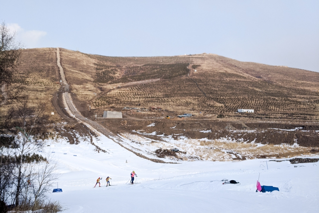Kern skiing along the Great Wall of China