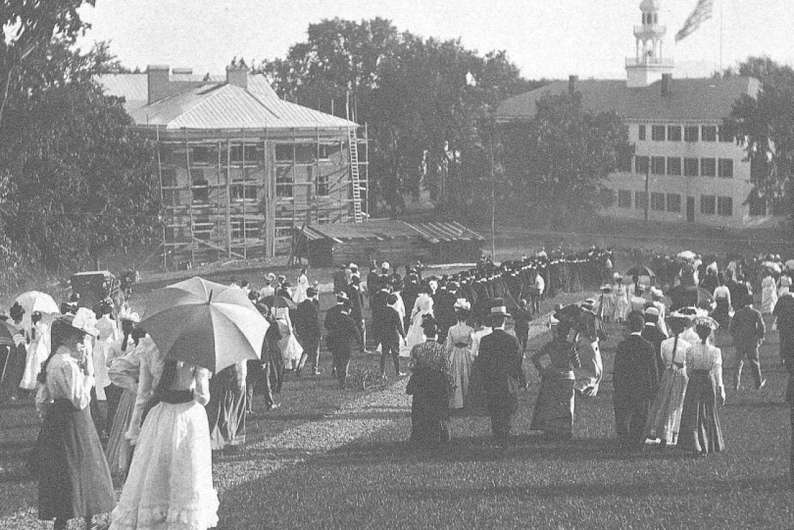People walking across the Green in 1907
