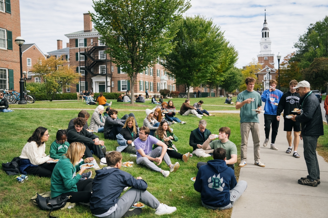 Students gather at Dartmouth College family weekend
