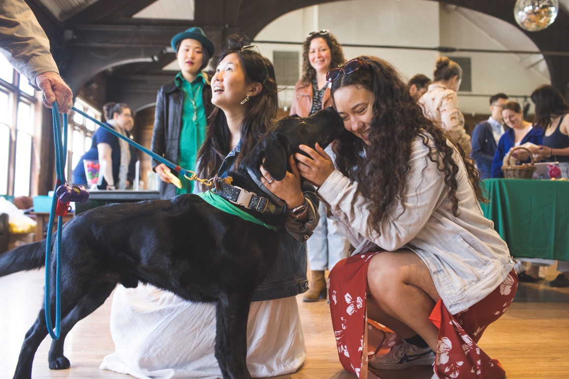 Gemma Tung '23 and Jayda Foote '23 spend time with a therapy dog.