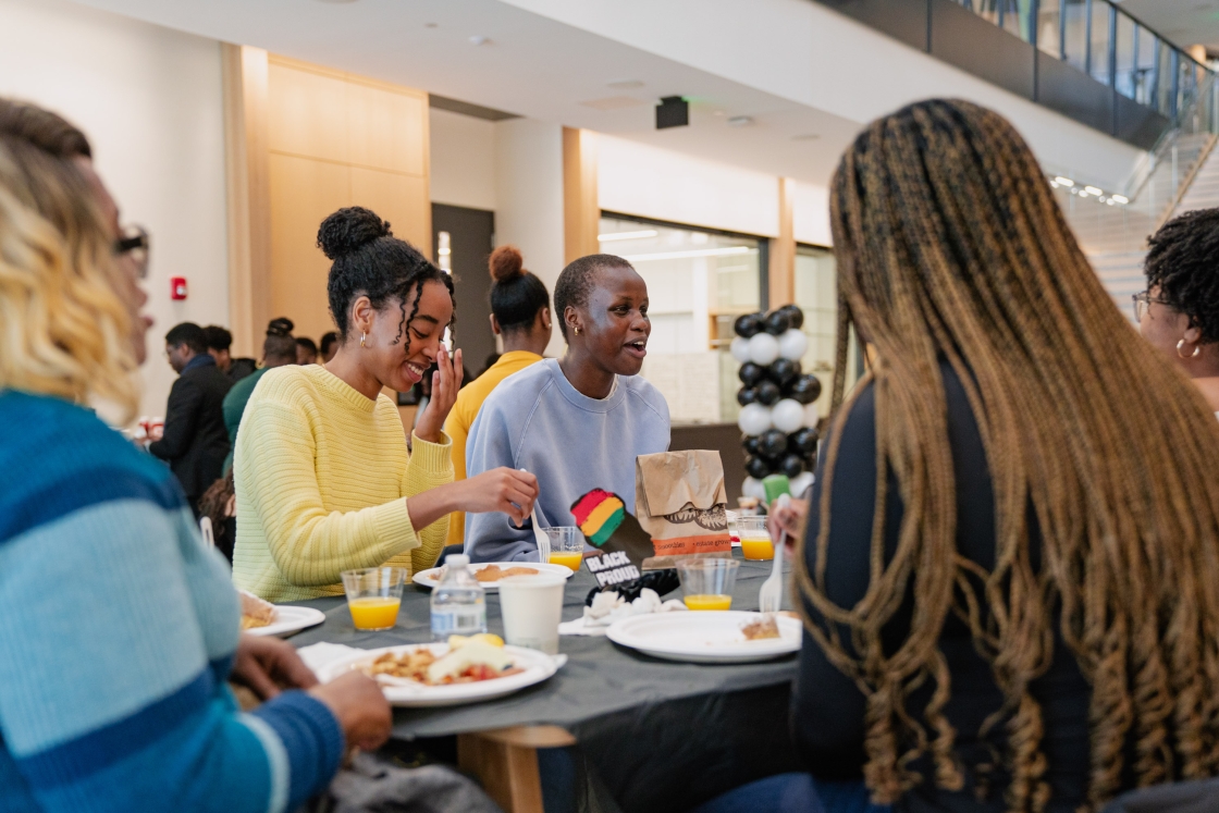 Students chat and eat brunch