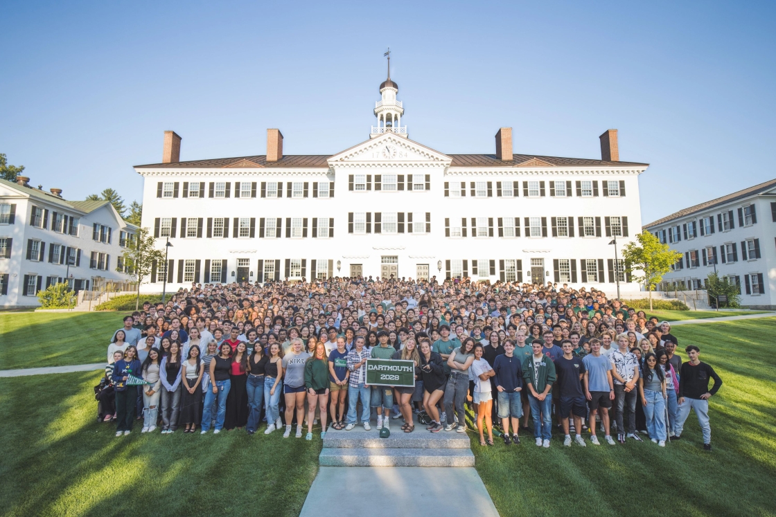 The Class of 2028 in front of Dartmouth Hall