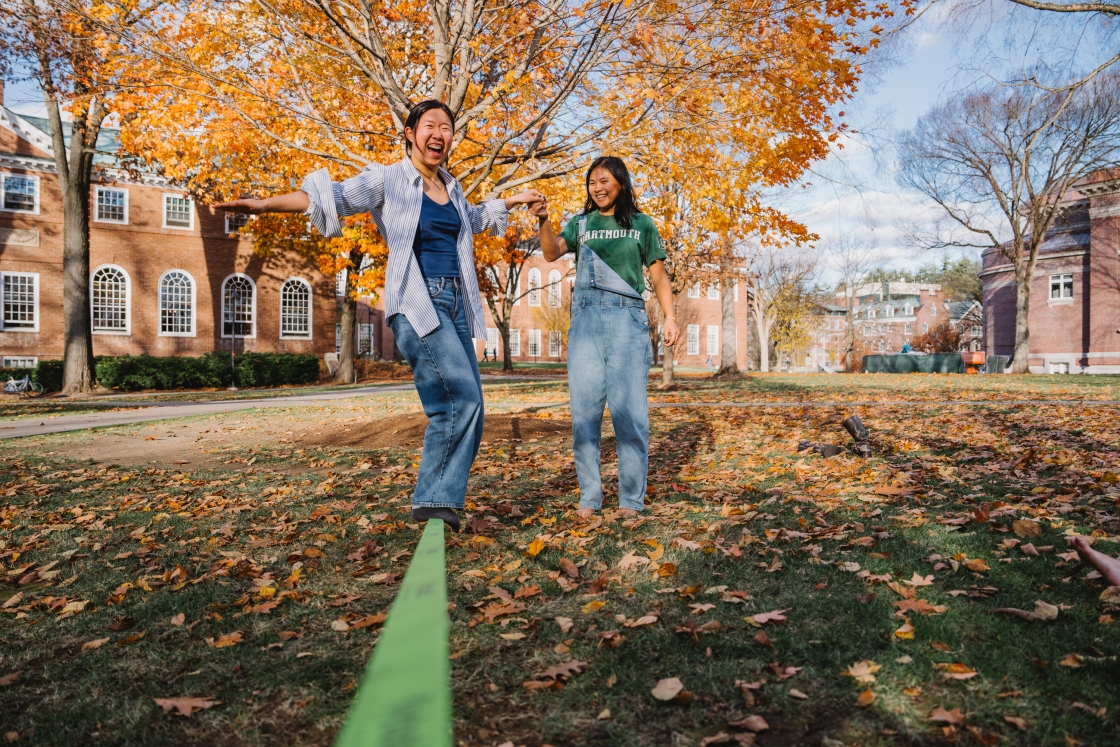 Emily Liu slacklining