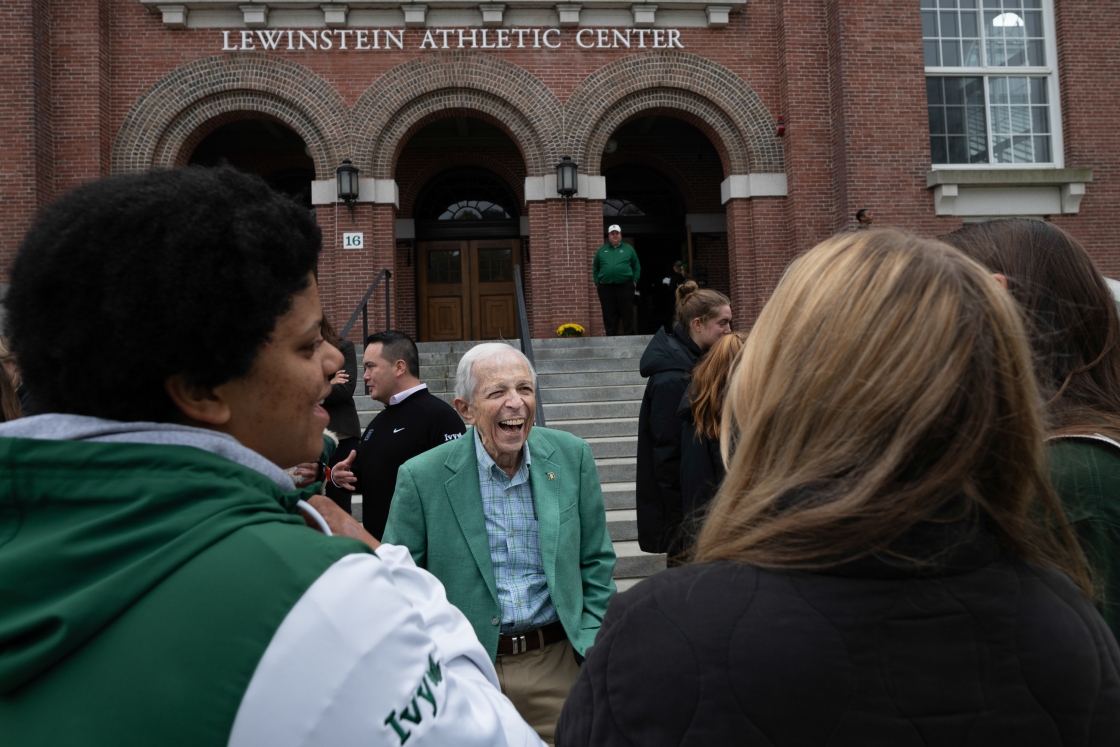 Stephen Lewinstein talking to students