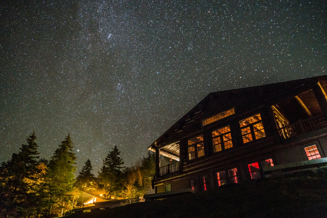 Moosilauke Ravine Lodge under a blanket of stars