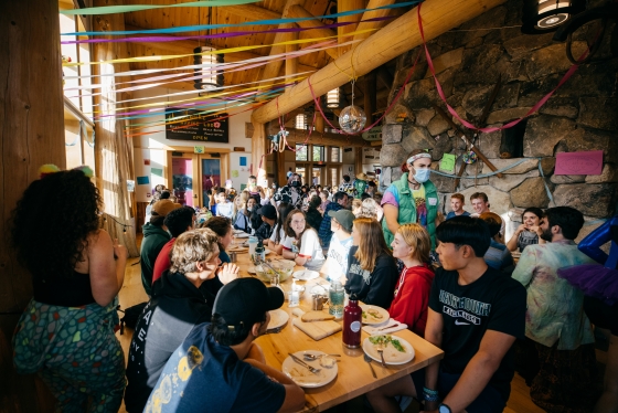 Students eat dinner in Dartmouth's Moosilauke Lodge