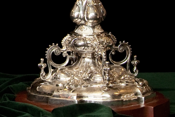 Closeup of the base of the cup.