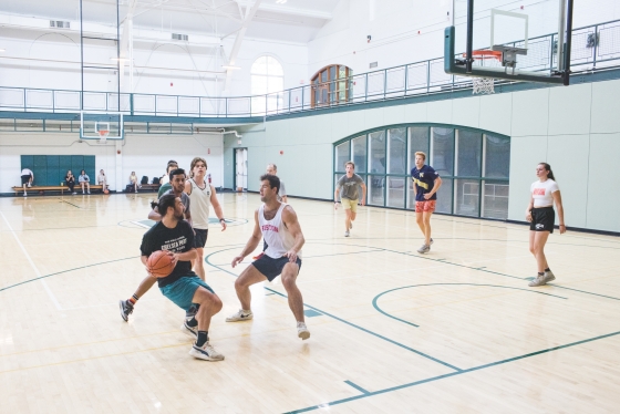 Noah Kahan playing basketball with Dartmouth students