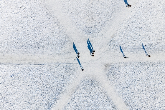 Aerial of students walking across a snowy Dartmouth Green