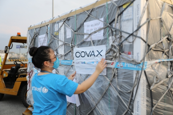UNICEF worker places a sign on a shipping container