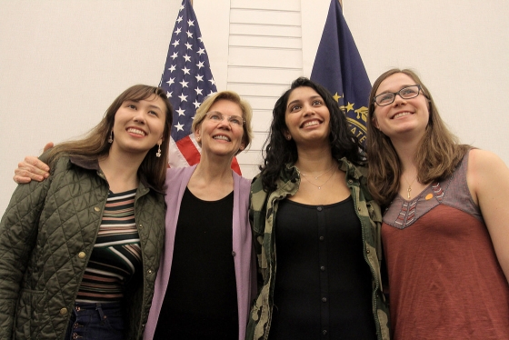 Elizabeth Warren poses for a photo with three Dartmouth students.