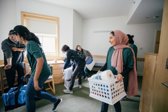 Members of the O-Team, the Dartmouth Orientation Team, assist Megan Ren '23 and her family on move-in day.