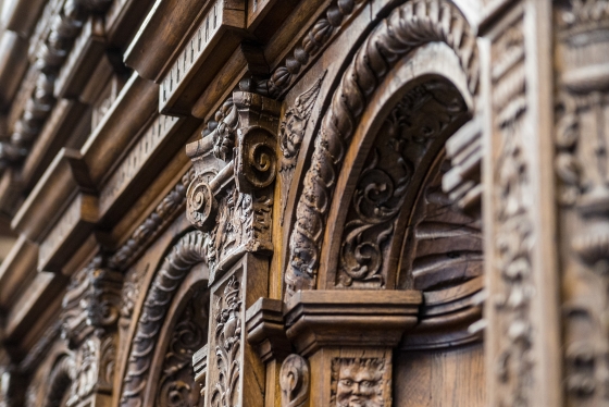 Detail of a wooden arch in Baker Library