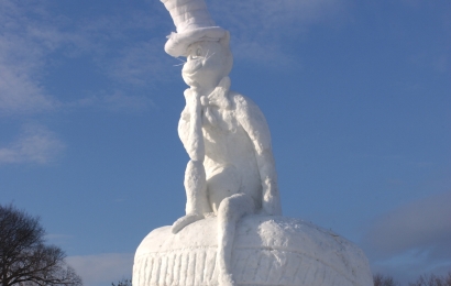 Cat in the Hat snow sculpture