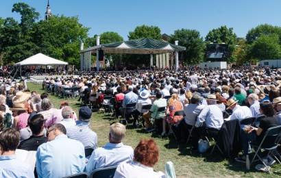 Families and guests seated at Commencement