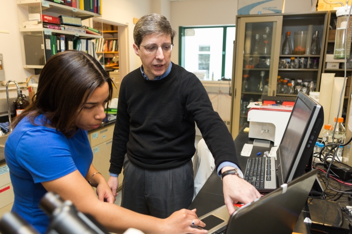 Immunology Program member Charles Sentman in a teaching moment with Tiffany Coupet, Guarini ’20.