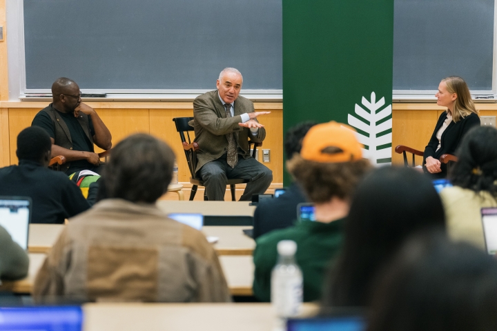 Garry Kasparov speaks at session with students.