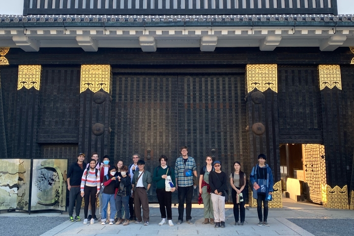 Kjell Ericson '03 and students in Kyoto, Japan.