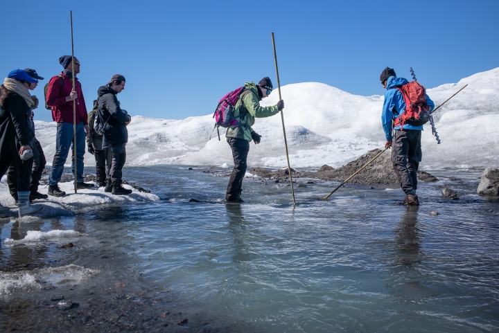 Students in Greenland JSEP program measure glacier