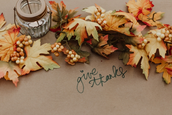 Leaf garland on table that reads "Give Thanks"