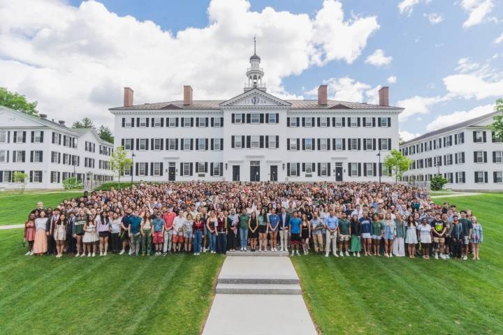 Class of 2024 in front of Dartmouth Hall
