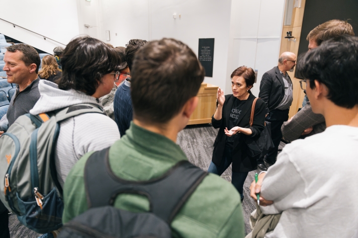 People listening to Evgenia Kara-Murza talking