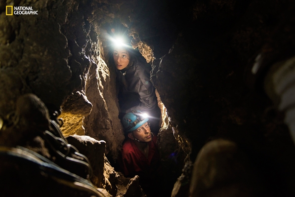 Lee Berger’s daughter, Megan, acting as a safety caver on the expedition