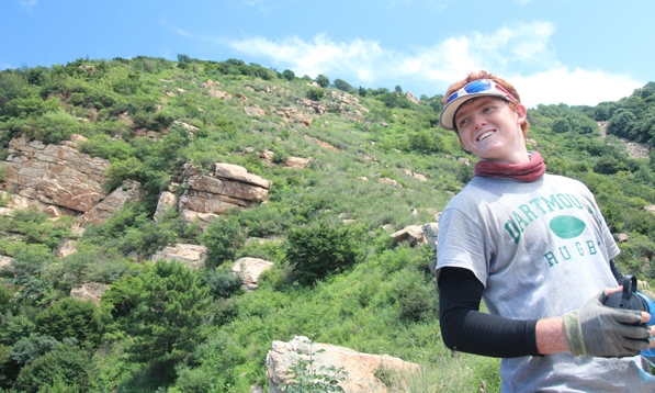 Oliver Engelhart ’18 heads down the wild face of the Huangyaguan mountain.