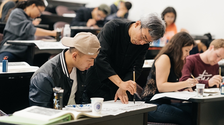 Professor Wen Xing working with a student