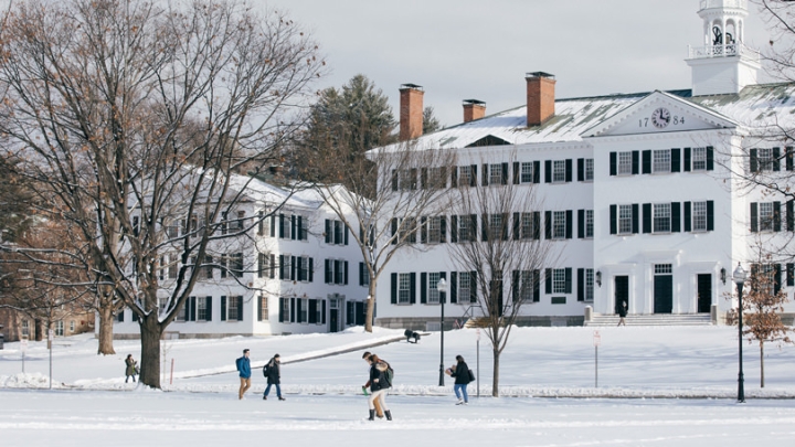 Students walk across campus on the first day of winter term 2018