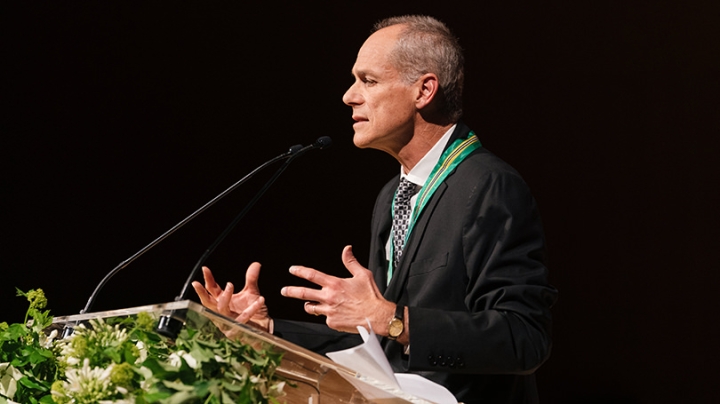 Professor Marcelo Gleiser addresses the audience after receiving the Templeton Prize Wednesday evening at the Metropolitan Museum of Art in New York City.