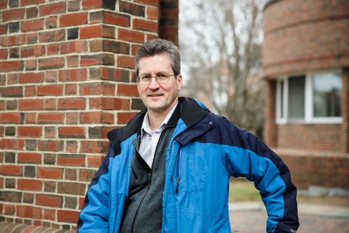 Professor David Kotz '86 has been honored by the world's largest and most prestigious association of computing professionals.