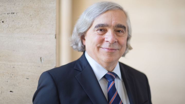 Portrait of Ernest Moniz