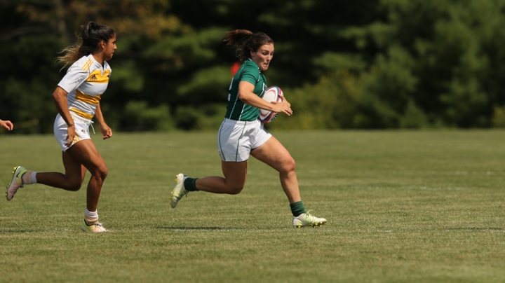 Frankie Sands ’19 runs with the rugby ball