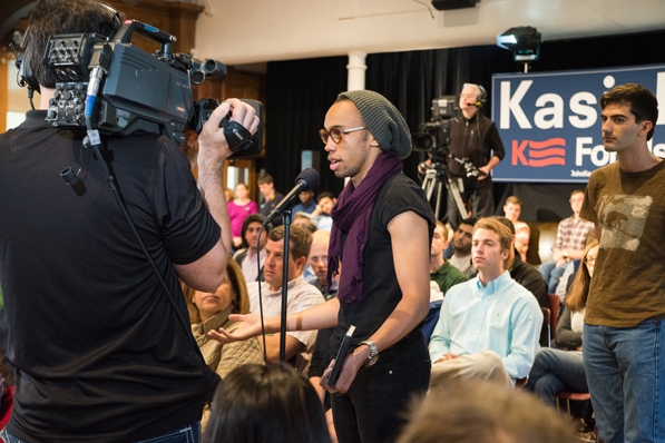 Justin Maffett ’16, asks John Kasich a question during a taping of the MSNBC news show ‘Morning Joe’ on Oct. 22.