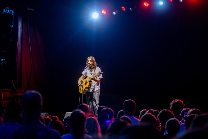 Noah Kahan, a singer-songwriter from Strafford, Vt., performs for a fan-filled crowd during the final set of the evening. (Photo by Lars Blackmore)