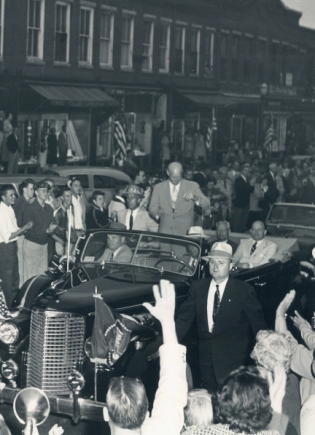 Eisenhower driving down Hanover main street